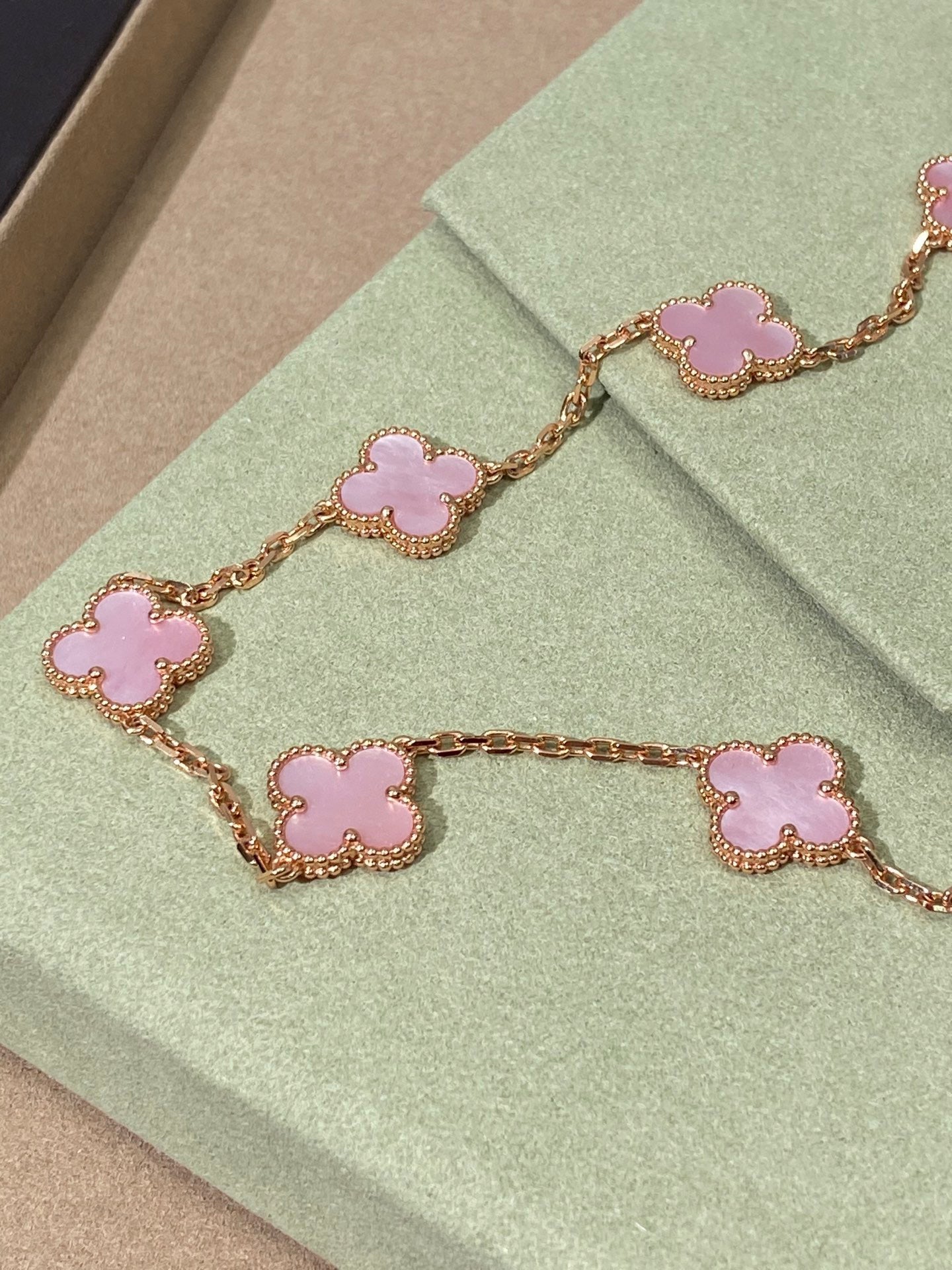 [Windsor Jewelry]CLOVER 10 MOTIFS PINK NECKLACE