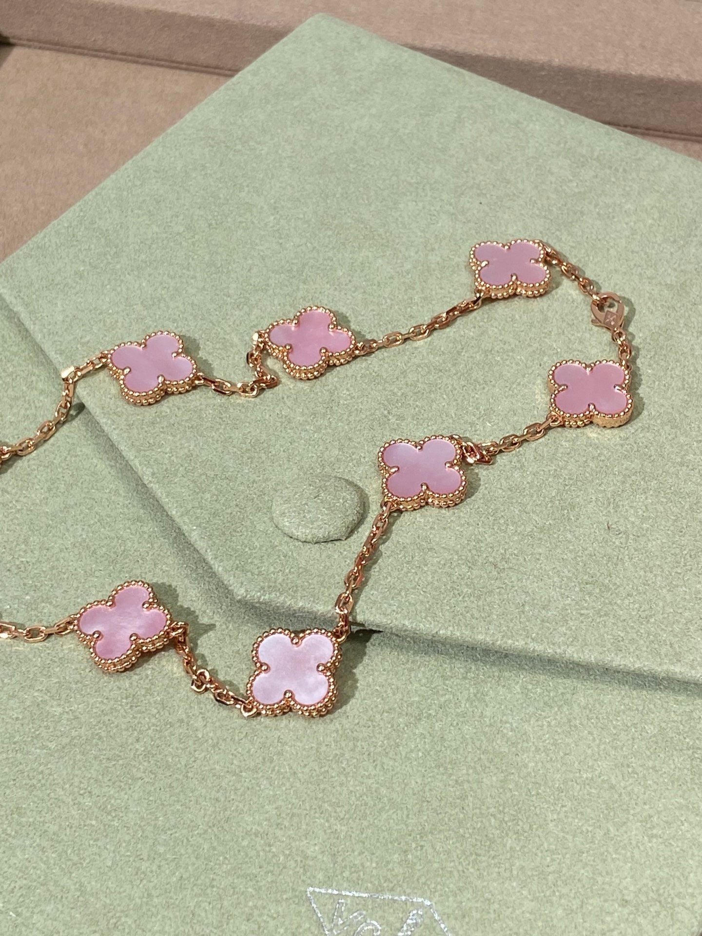 [Windsor Jewelry]CLOVER 10 MOTIFS PINK NECKLACE