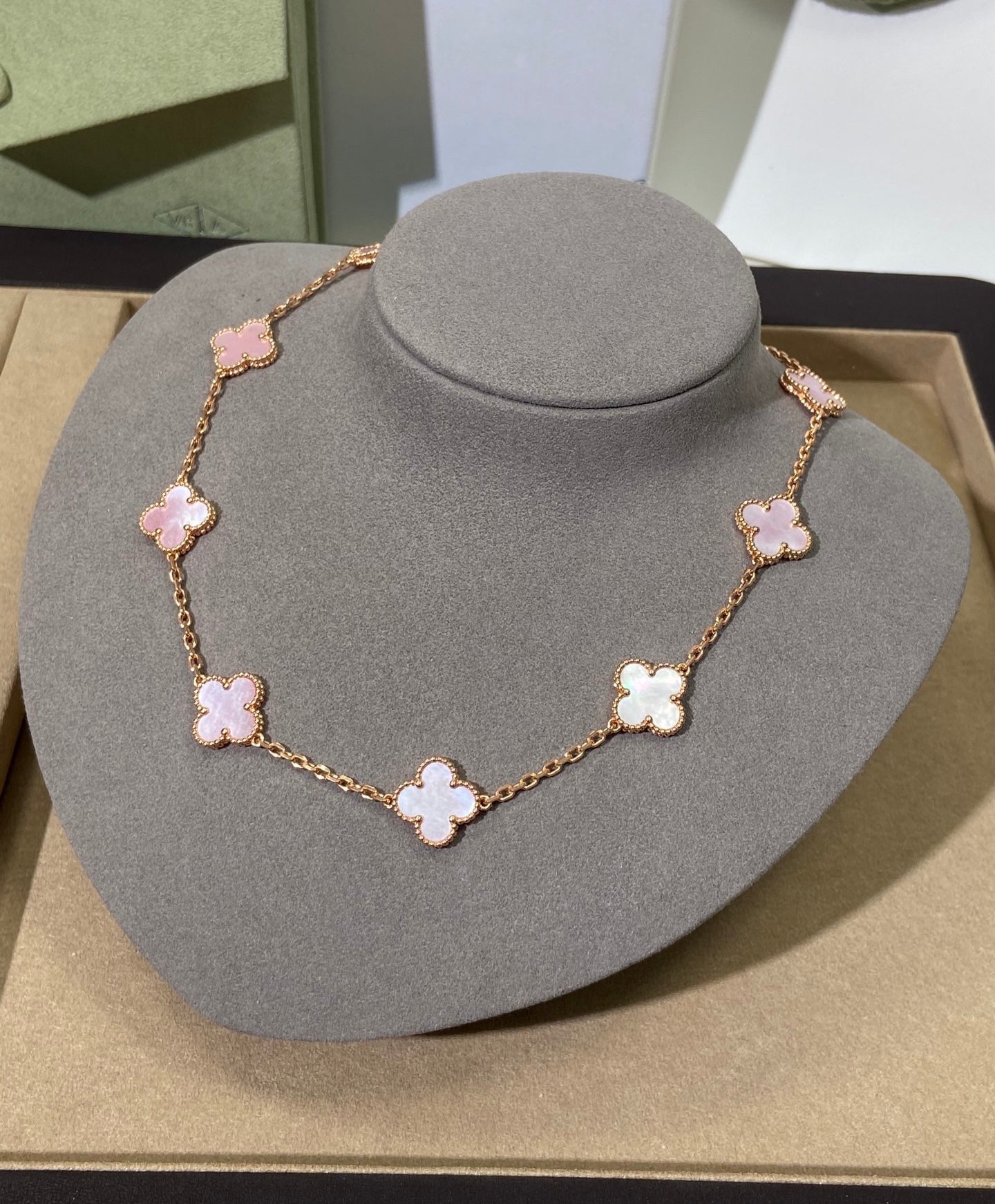 [Windsor Jewelry]CLOVER 10 MOTIFS PINK NECKLACE