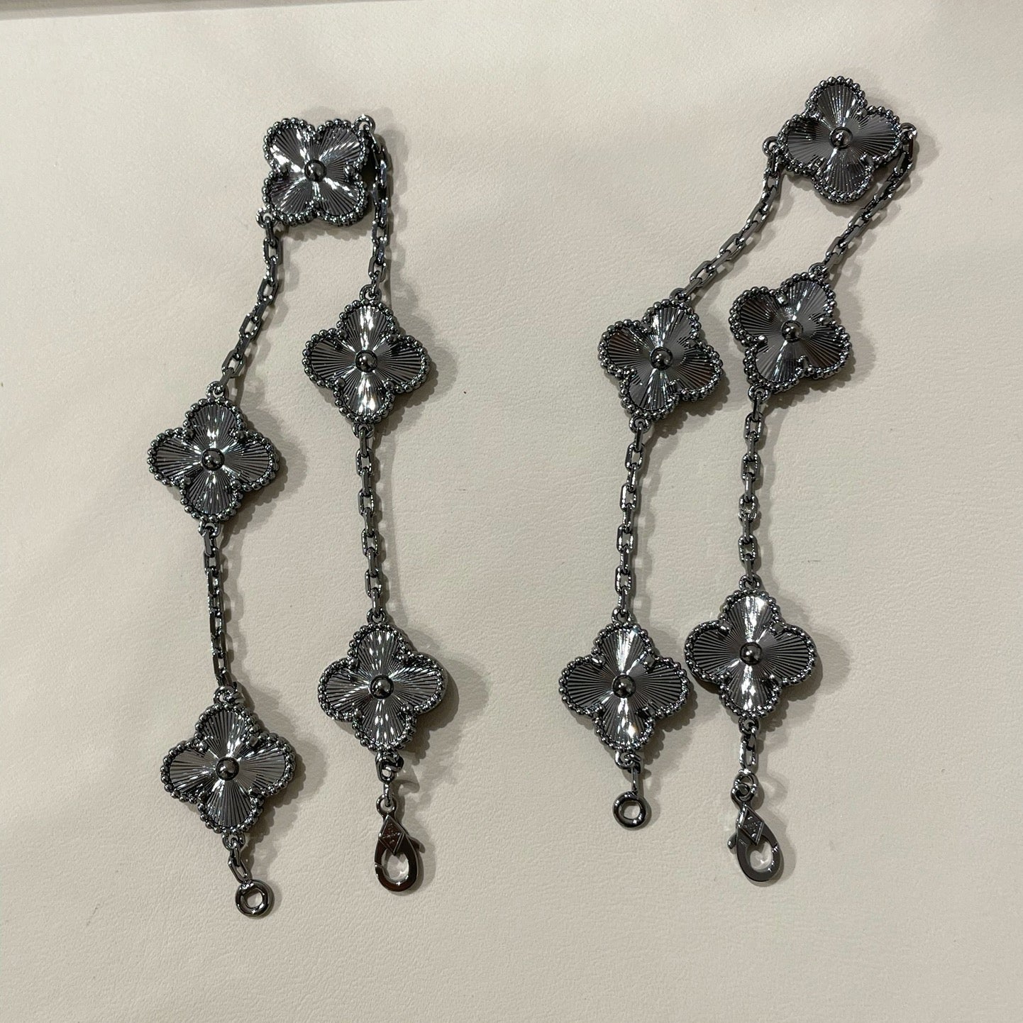 [Windsor Jewelry]CLOVER 5 MOTIF BLACK BRACELET