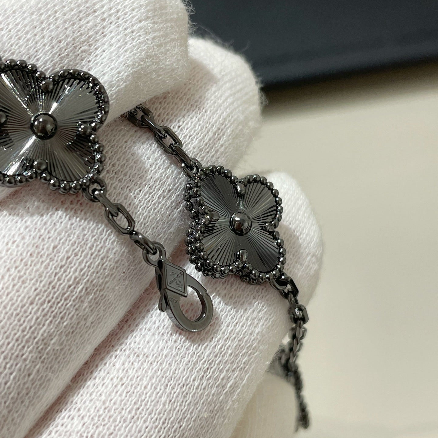 [Windsor Jewelry]CLOVER 5 MOTIF BLACK BRACELET