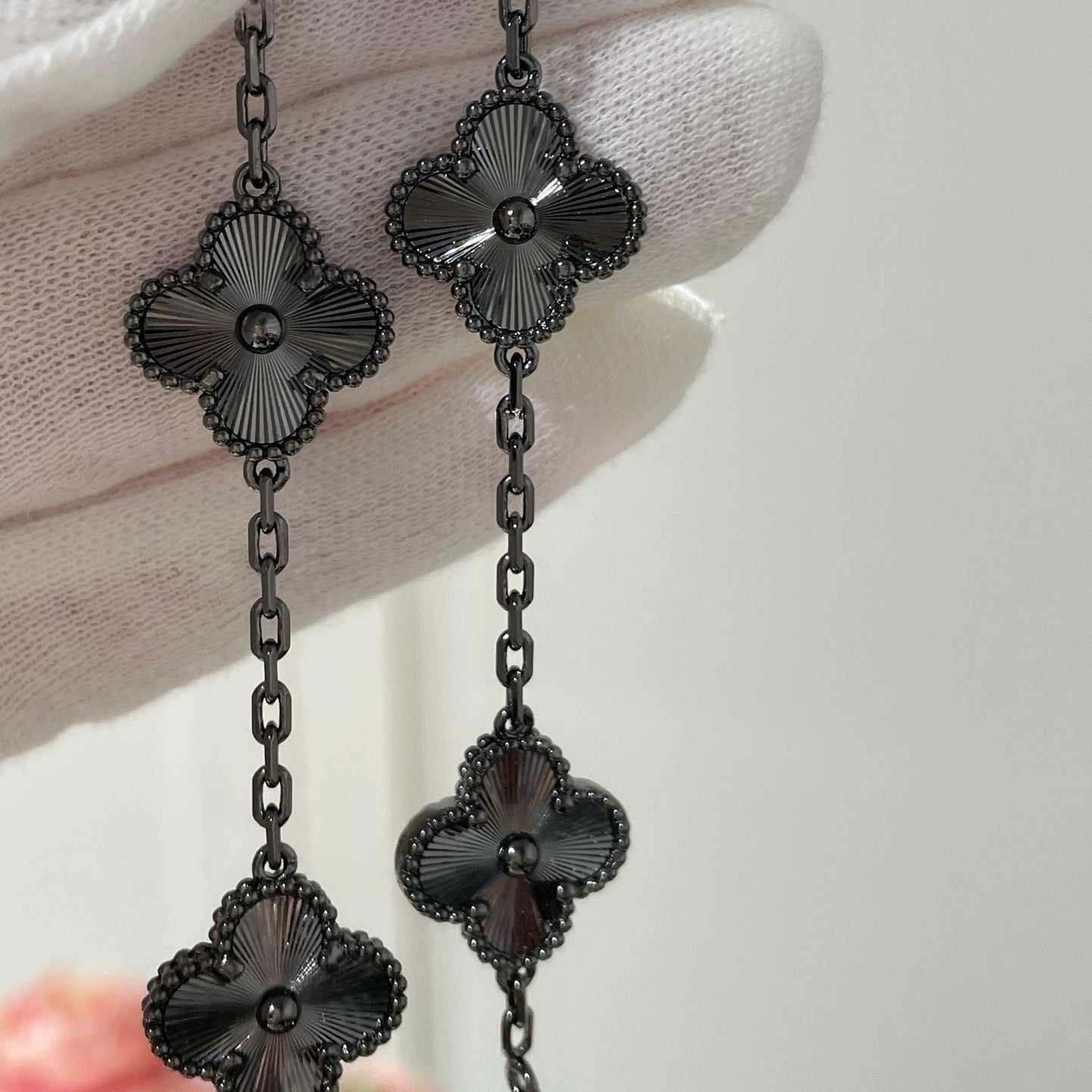 [Windsor Jewelry]CLOVER 5 MOTIF BLACK BRACELET