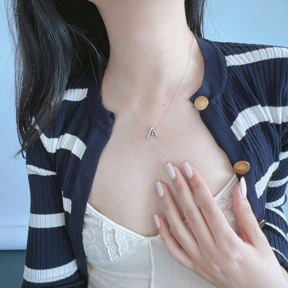 [Windsor Jewelry]Sparkling "A" Shape Necklace
