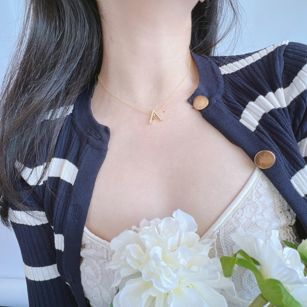 [Windsor Jewelry]Sparkling "A" Shape Necklace