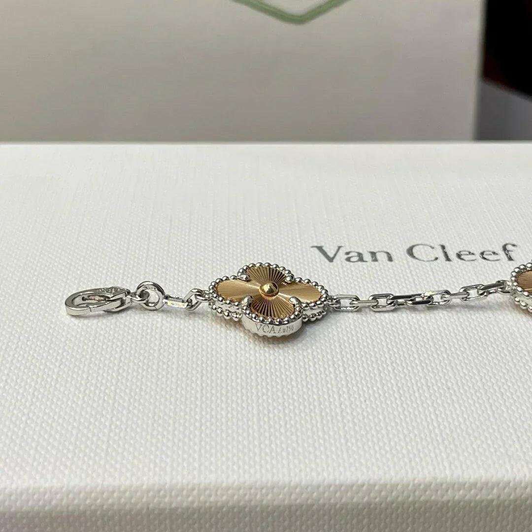 [Windsor Jewelry]CLOVER 5 MOTIFS CHRISTMAS LIMITED EDITION BRACELET