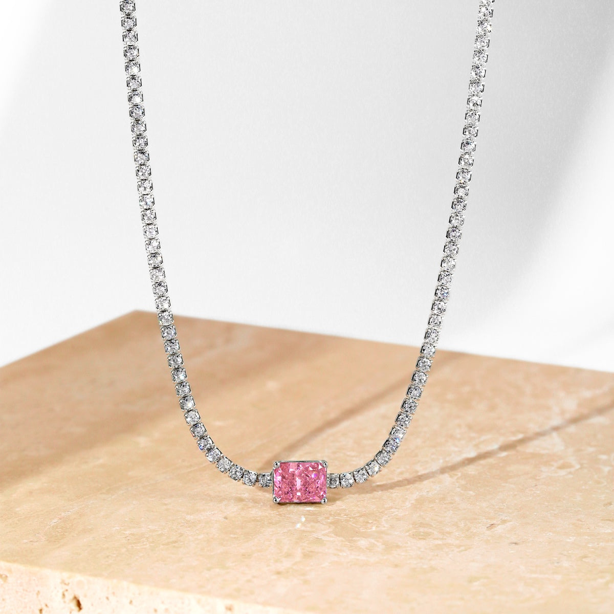 [Windsor Jewelry]2.0 carat Ornate Emerald Cut Necklace