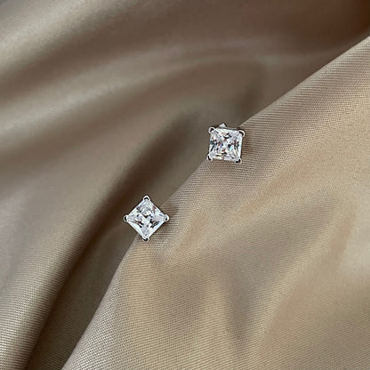 [Windsor Jewelry]Delicate Square Shape Earrings