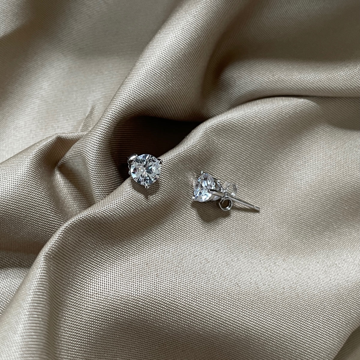 [Windsor Jewelry]Dainty Round Shape Earrings