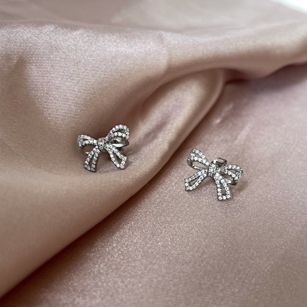 [Windsor Jewelry]Dainty Bow Shape Earrings