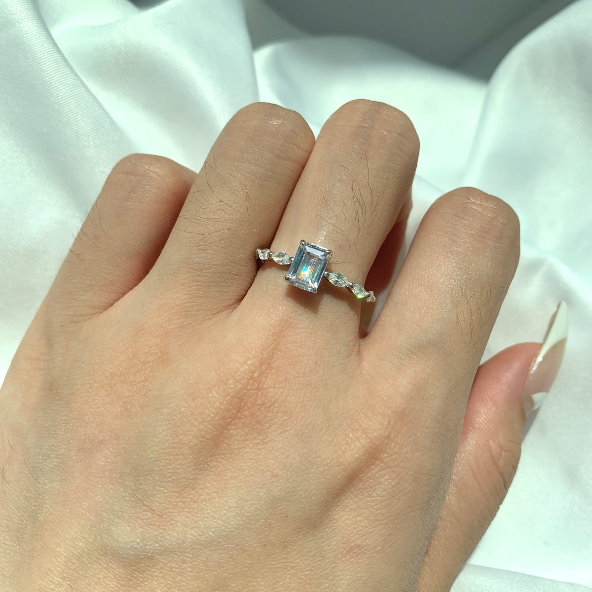 [Windsor Jewelry]1.0 Carat Dainty Resplendent Radiant Cut Daily Ring