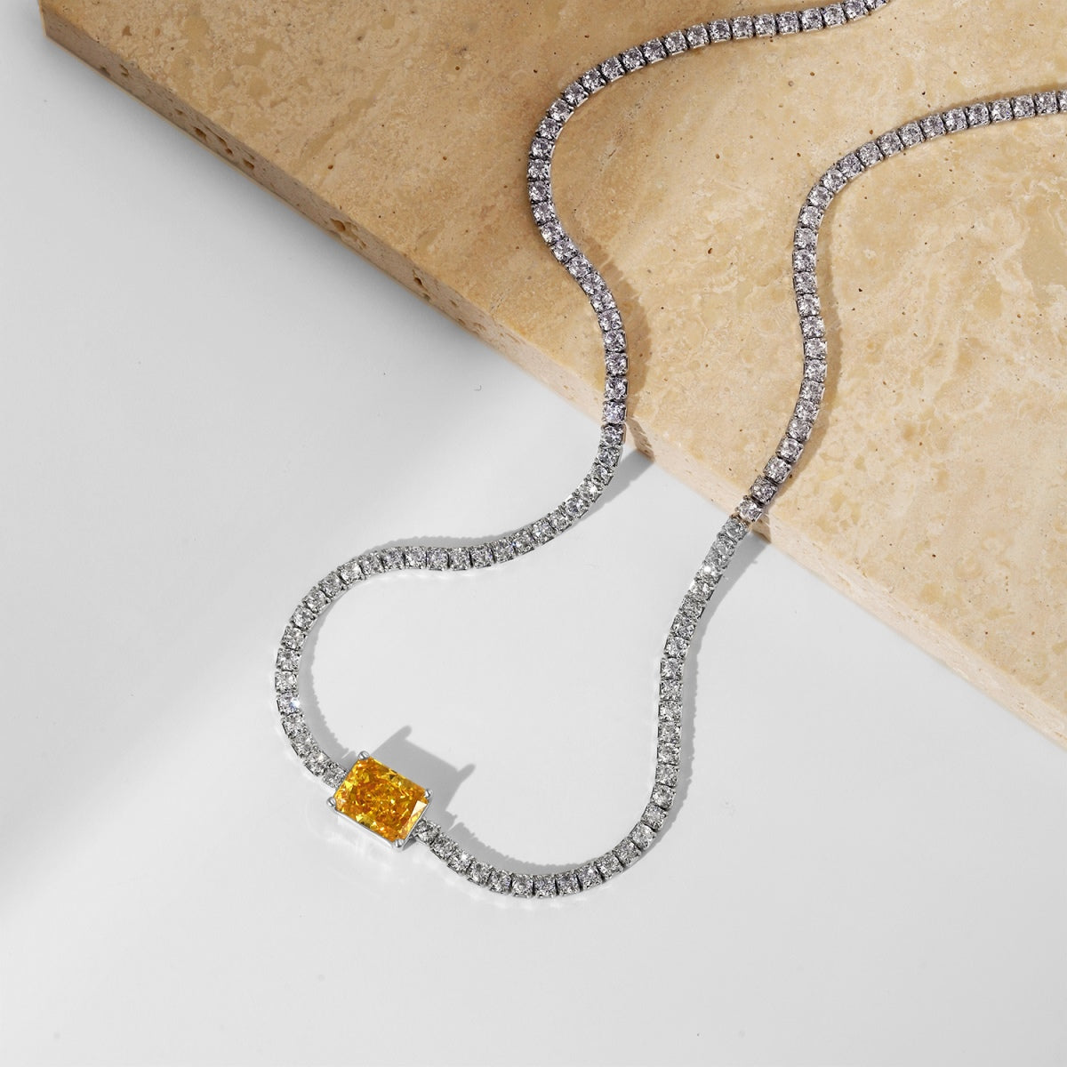 [Windsor Jewelry]2.0 carat Ornate Emerald Cut Necklace