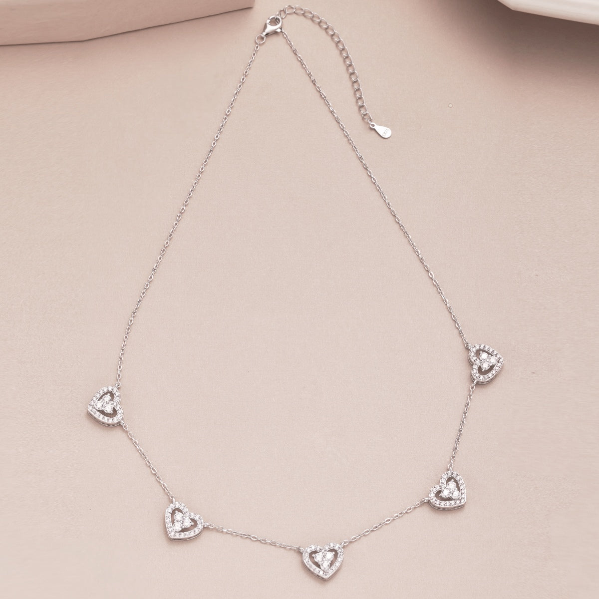 [Windsor Jewelry]Sparkling Five Heart Necklace
