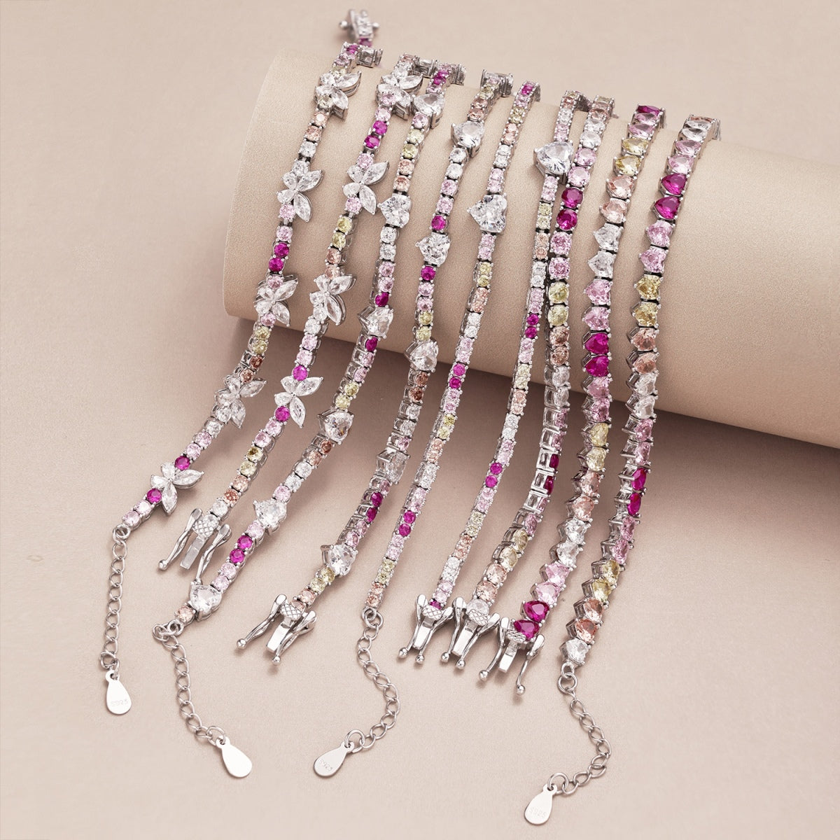[Windsor Jewelry]Ornate Colorful Butterfly Shape Round Cut Daily Bracelet