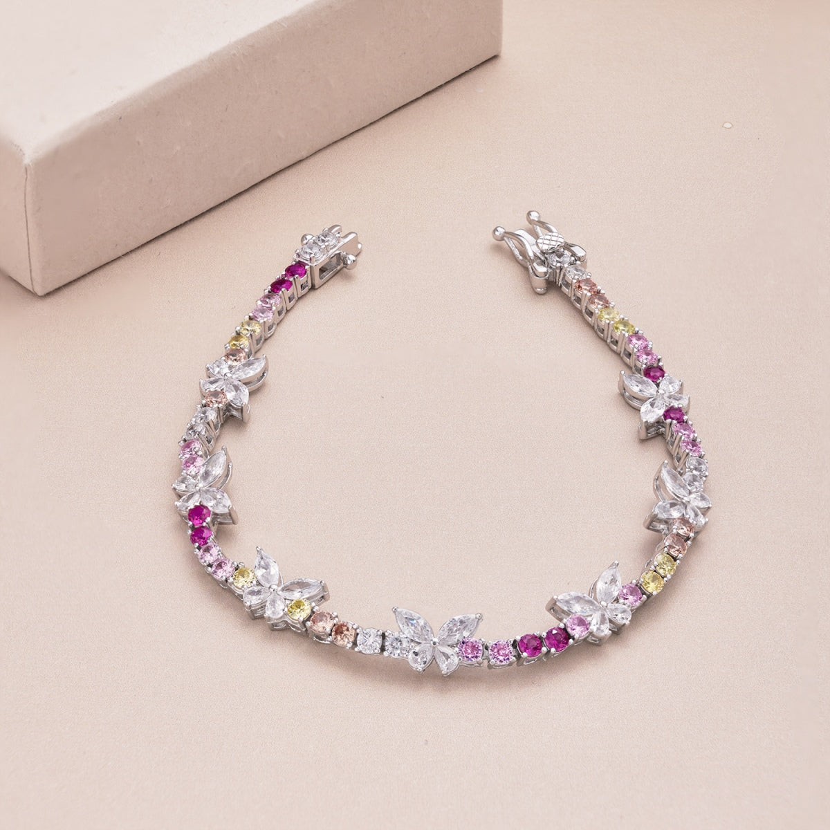 [Windsor Jewelry]Ornate Colorful Butterfly Shape Round Cut Daily Bracelet