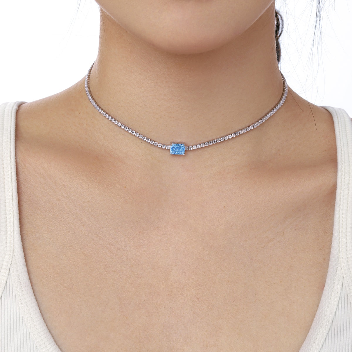 [Windsor Jewelry]2.0 carat Ornate Emerald Cut Necklace