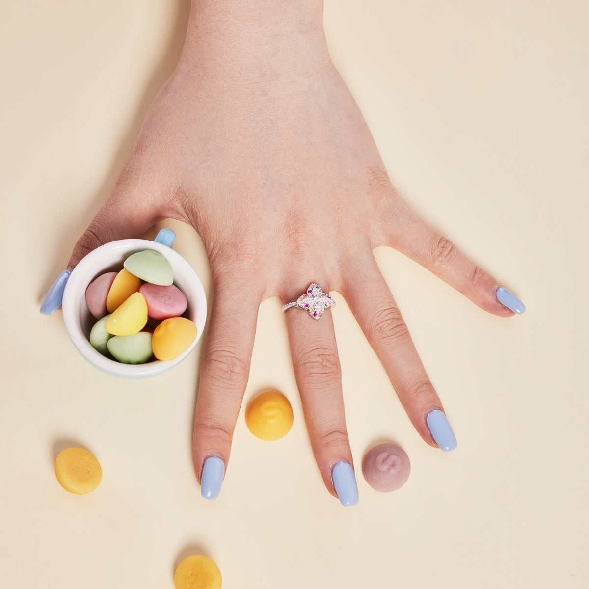 [Windsor Jewelry]Luxurious Colorful Flower Shape Banquet Ring