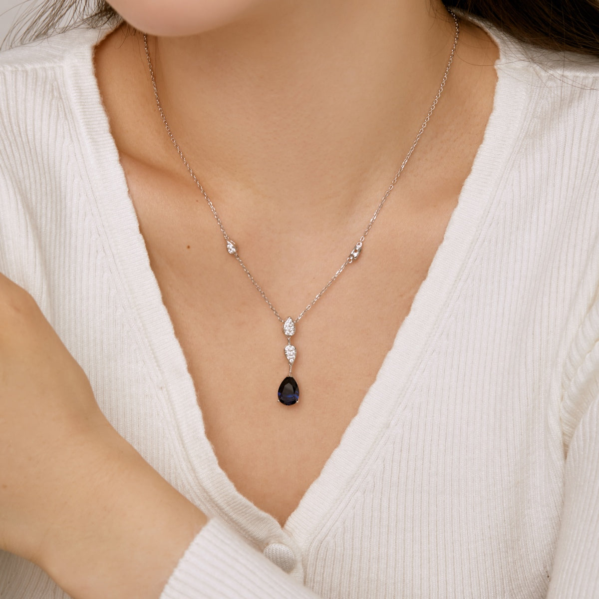 [Windsor Jewelry]Dazzling Pear Cut Necklace
