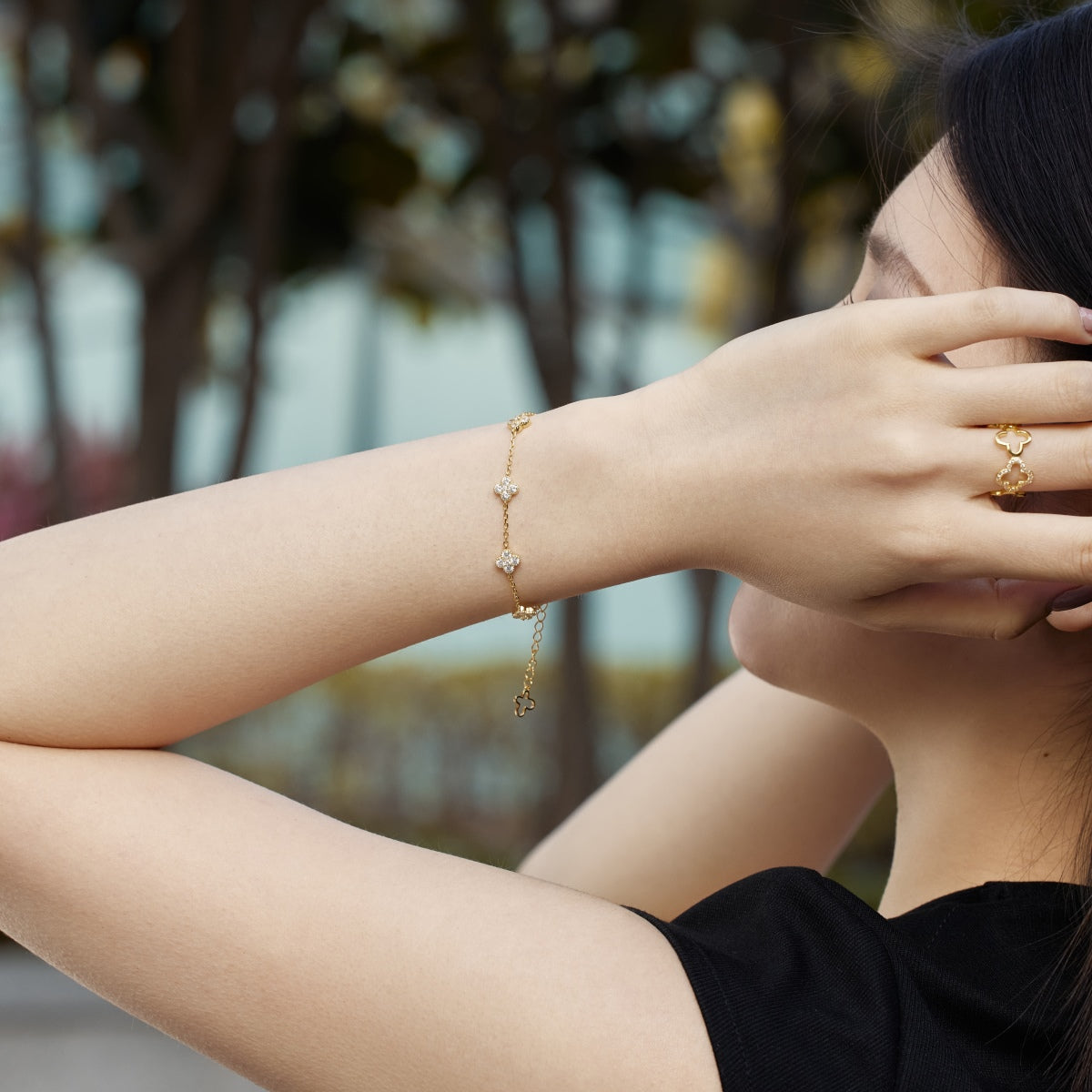 [Windsor Jewelry]Four-Leaf Clover Hollow Butterfly Bracelet