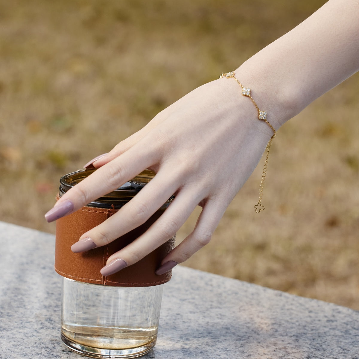 [Windsor Jewelry]Four-Leaf Clover Hollow Butterfly Bracelet