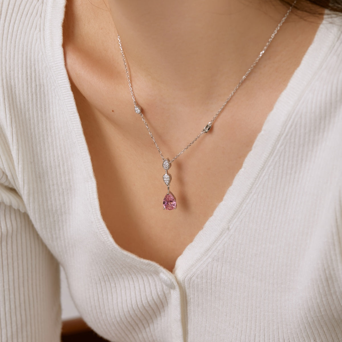 [Windsor Jewelry]Dazzling Pear Cut Necklace