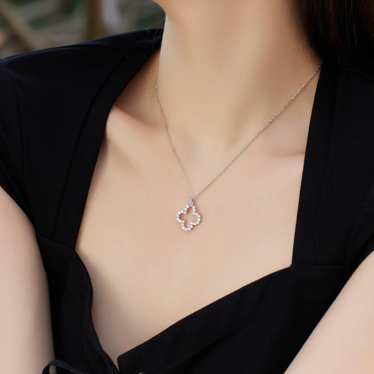 [Windsor Jewelry]Four-Leaf Clover Hollow Design Exquisite Necklace