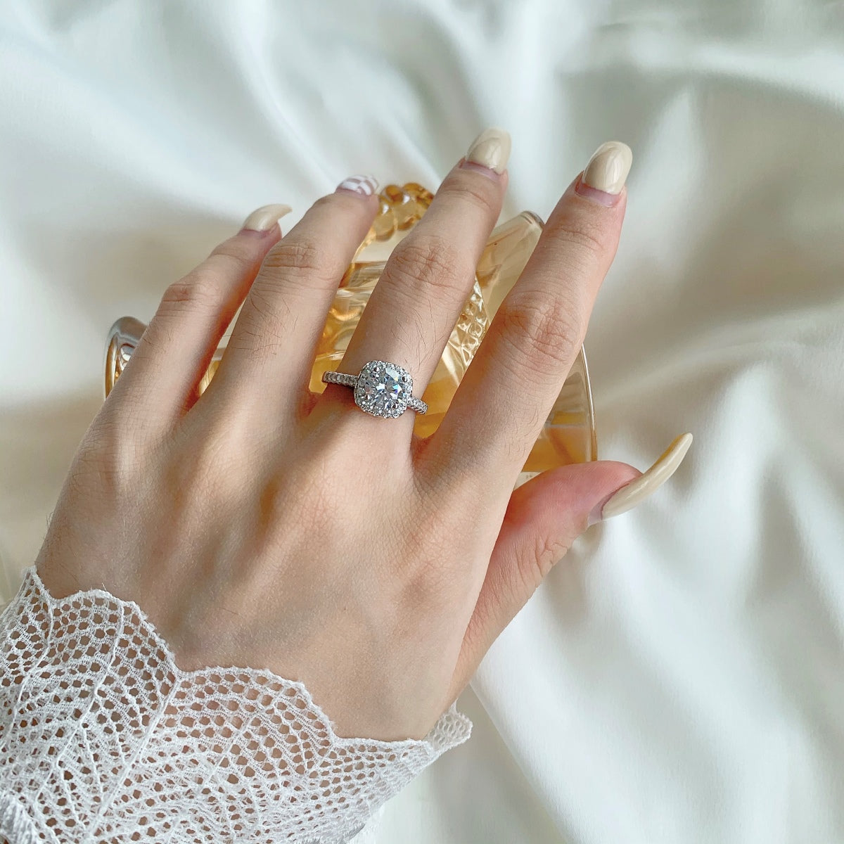 [Windsor Jewelry]Dazzling Resplendent Round Cut Wedding Ring