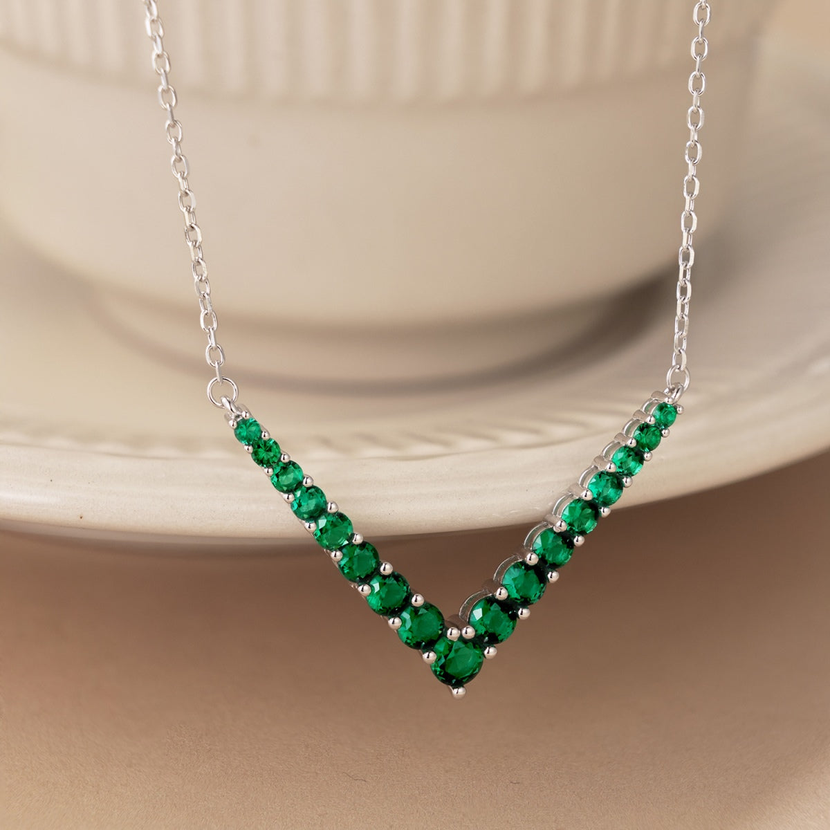 [Windsor Jewelry]Ornate Round Cut Necklace