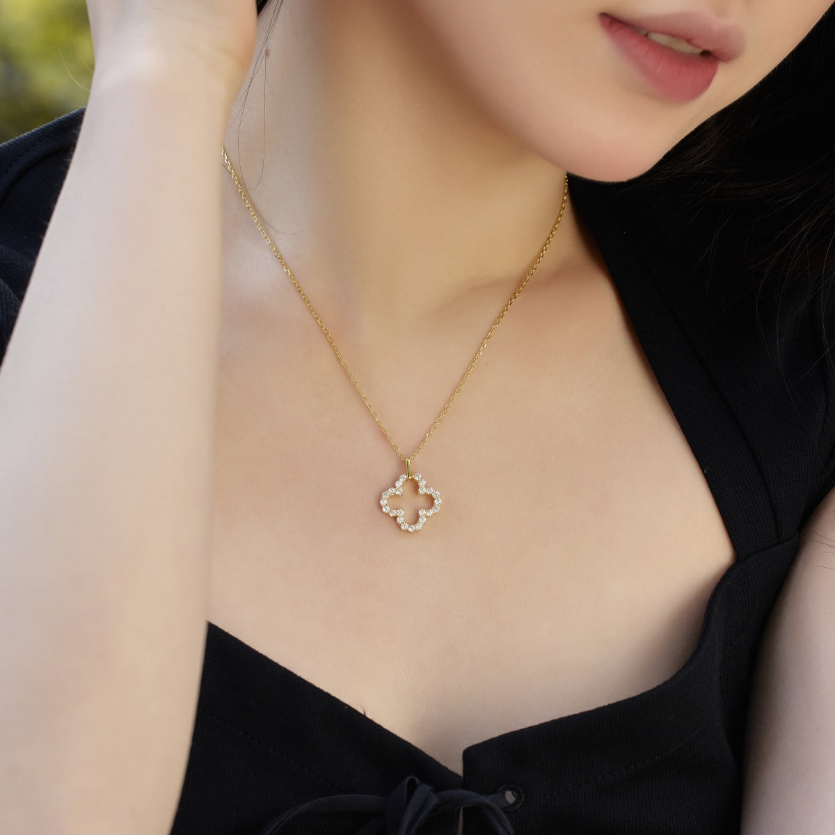 [Windsor Jewelry]Four-Leaf Clover Hollow Design Exquisite Necklace