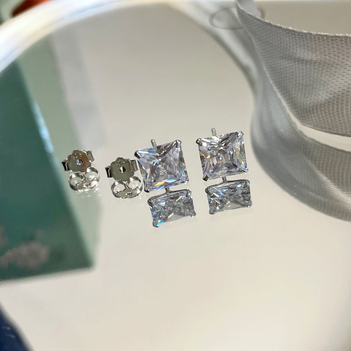[Windsor Jewelry]Ornate Square Shape Earrings