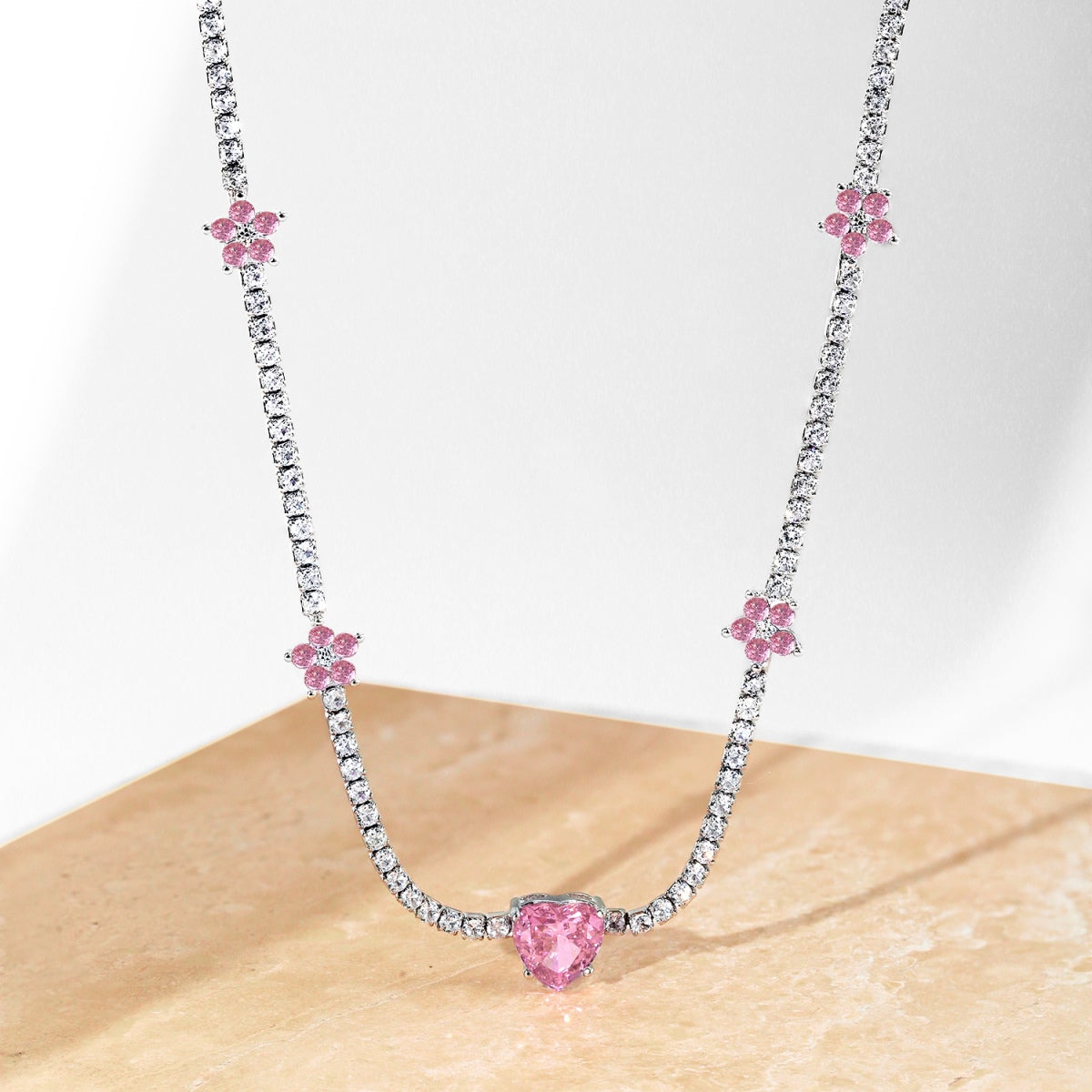 [Windsor Jewelry]Dazzling Pink Heart Flower Necklace