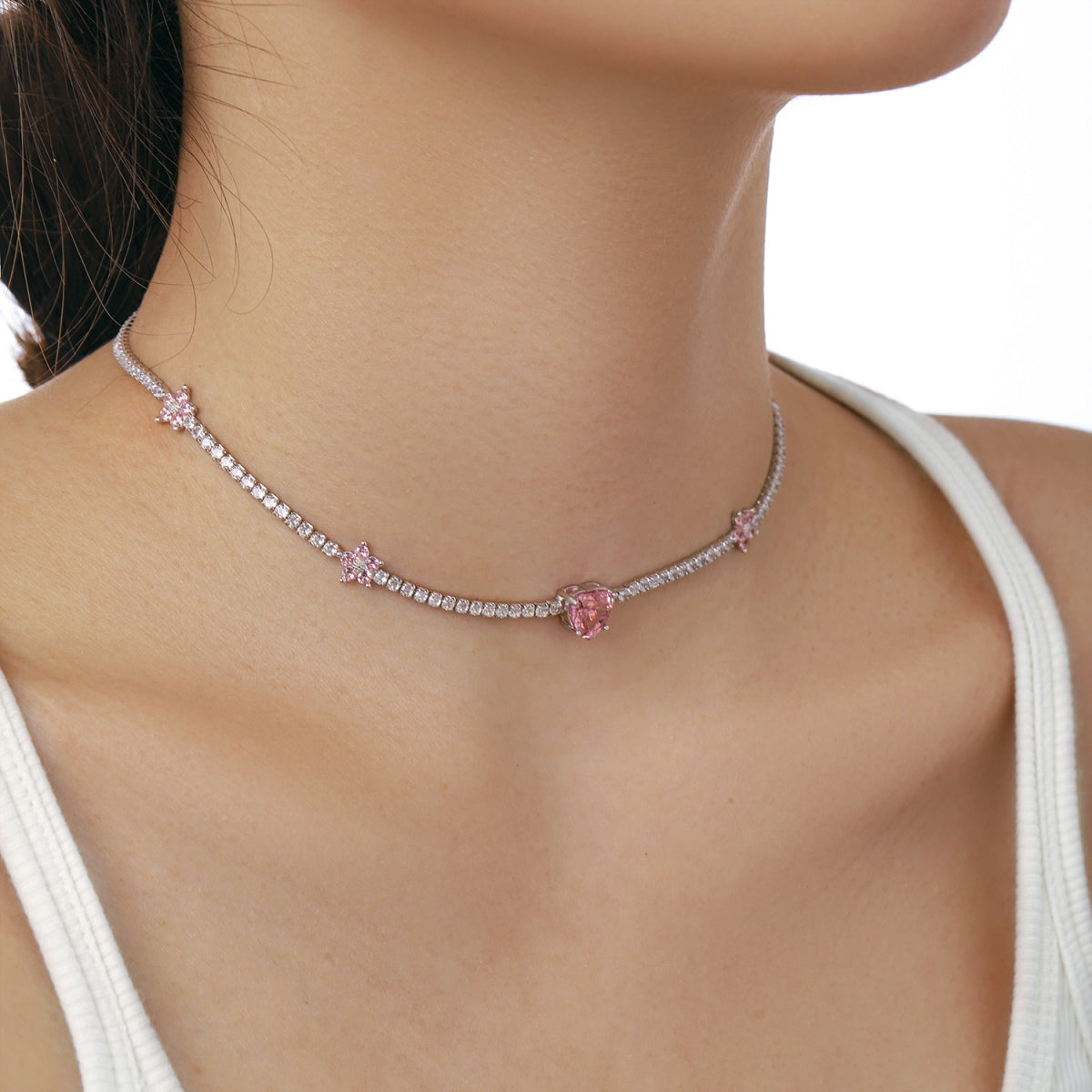 [Windsor Jewelry]Dazzling Pink Heart Flower Necklace
