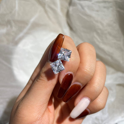 [Windsor Jewelry]Stylish Shiny Square Center Stone Stud Earrings