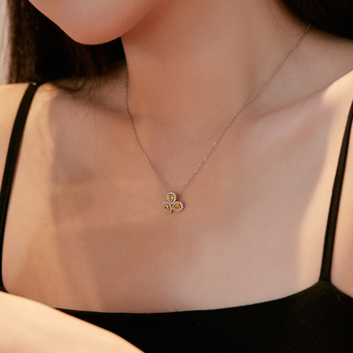 [Windsor Jewelry]Elegant Flower Shape Pear Cut Necklace