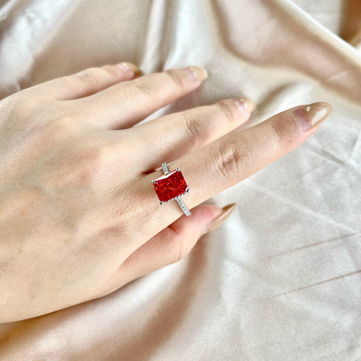 [Windsor Jewelry]4.0 Carat Luxurious Engagement Ring