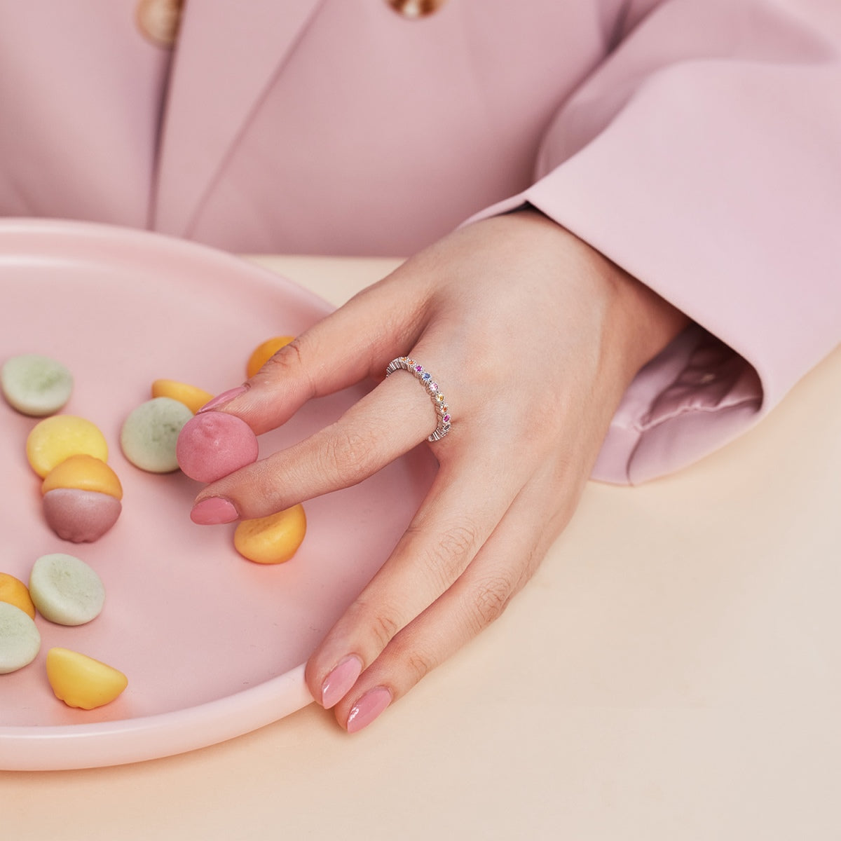 [Windsor Jewelry]Unique Scintillating Round Cut Daily Ring