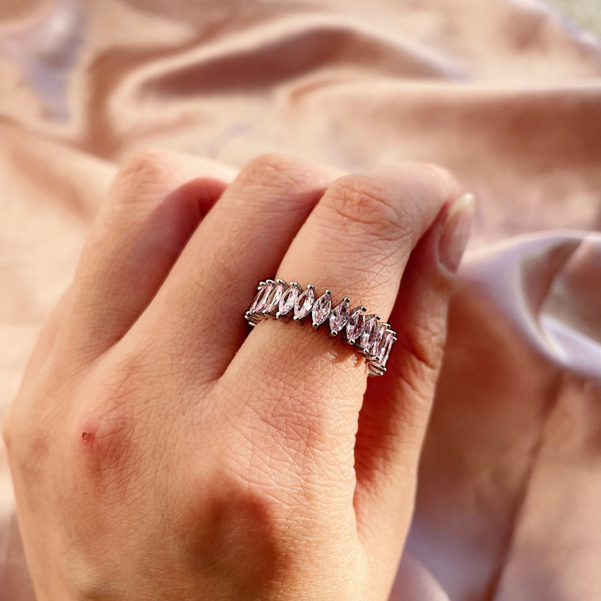 [Windsor Jewelry]Gorgeous Marquise Cut Tennis Ring