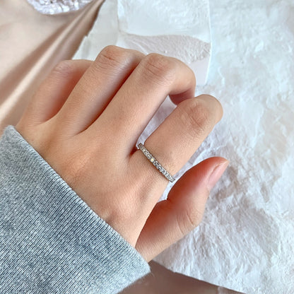 [Windsor Jewelry]Delicate Sparkling Round Cut Daily Ring