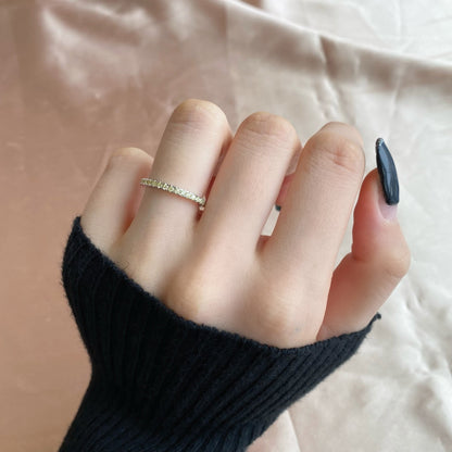 [Windsor Jewelry]Delicate Sparkling Round Cut Daily Ring