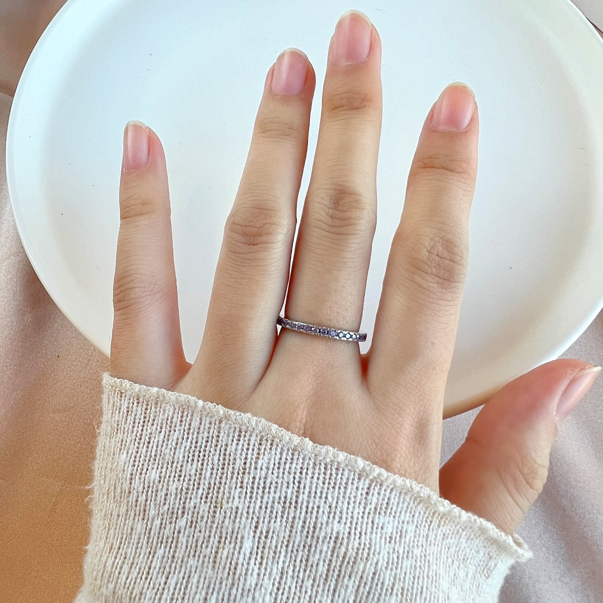 [Windsor Jewelry]Delicate Sparkling Round Cut Daily Ring