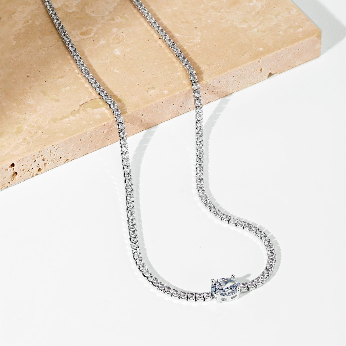 [Windsor Jewelry]1.0 Carat Shining Oval Cut Necklace