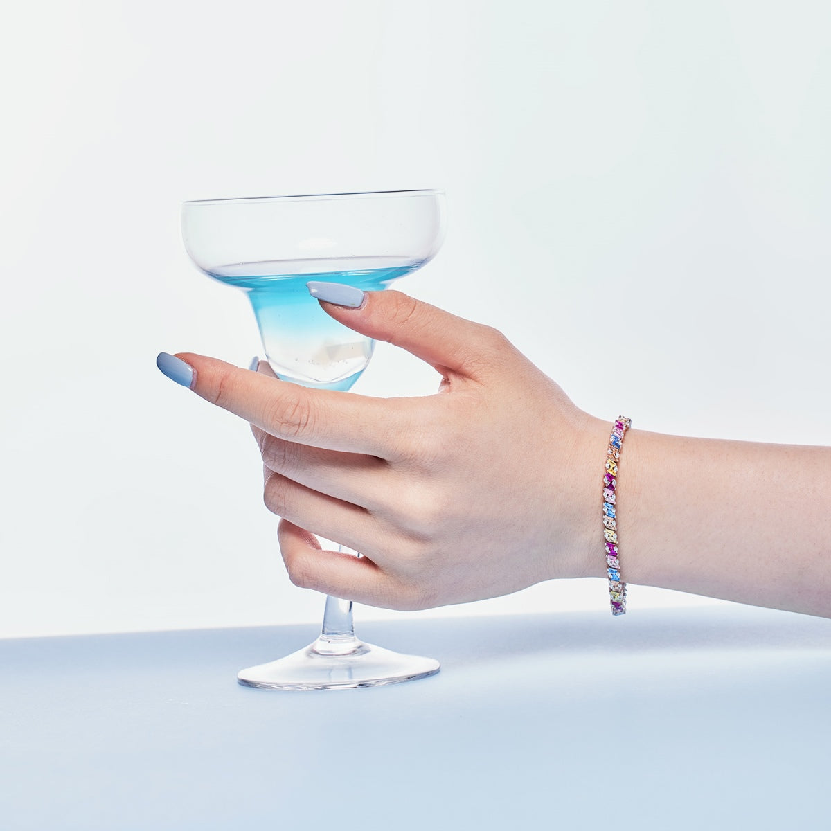 [Windsor Jewelry]Ornate Sparkling Multi Cut Party Bracelet