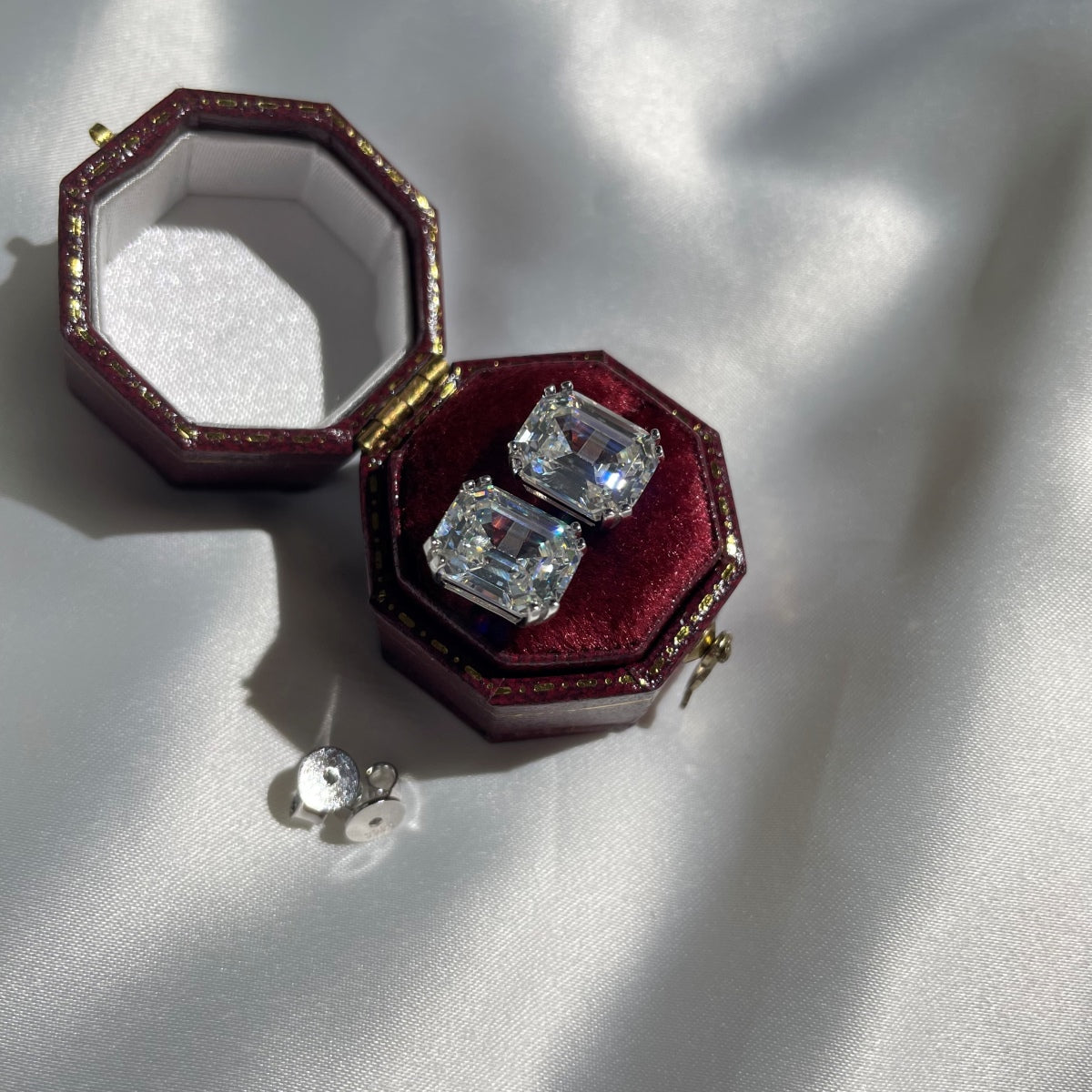 [Windsor Jewelry]Dazzling Square Shape Earrings
