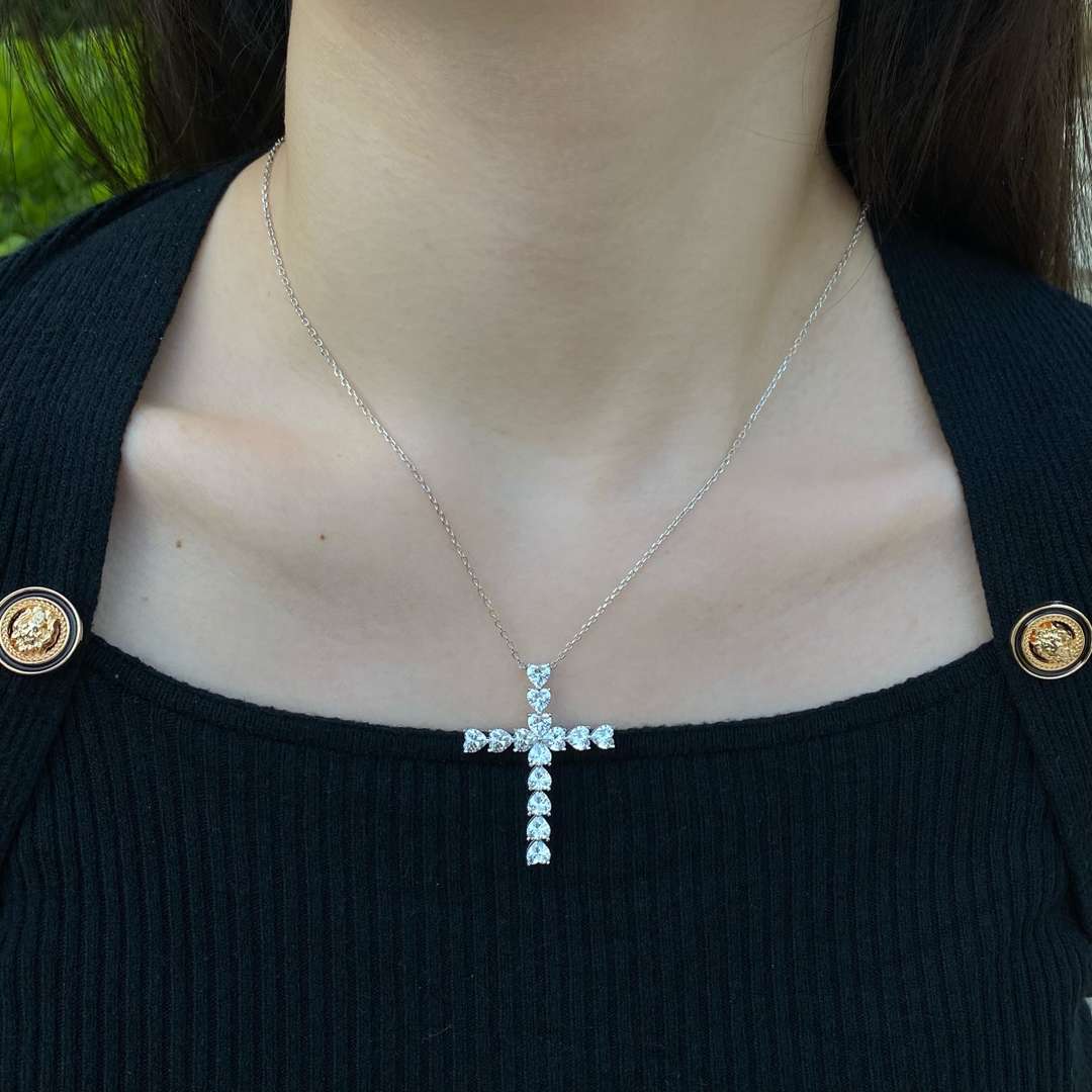 [Windsor Jewelry]Radiant Cross Shape Necklace