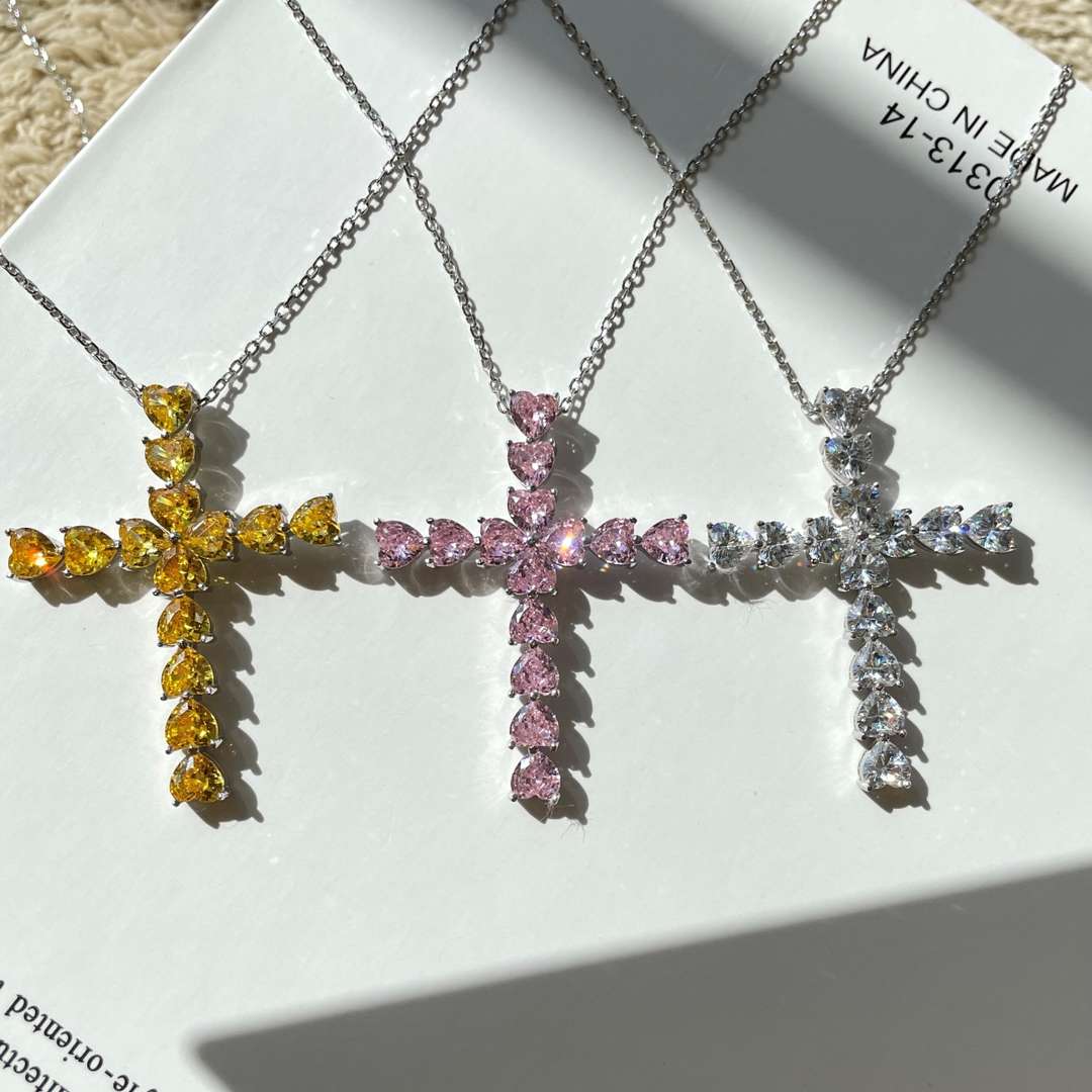 [Windsor Jewelry]Radiant Cross Shape Necklace