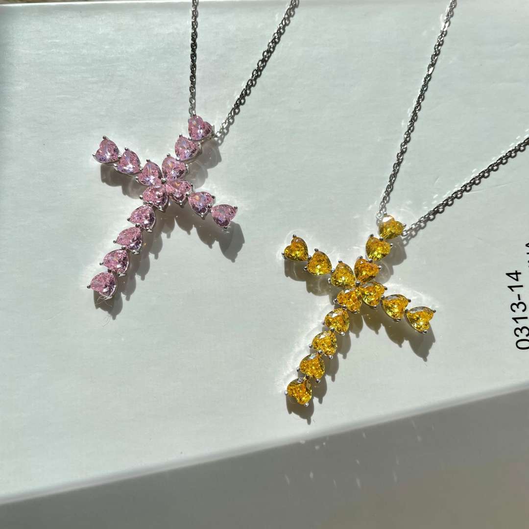[Windsor Jewelry]Radiant Cross Shape Necklace