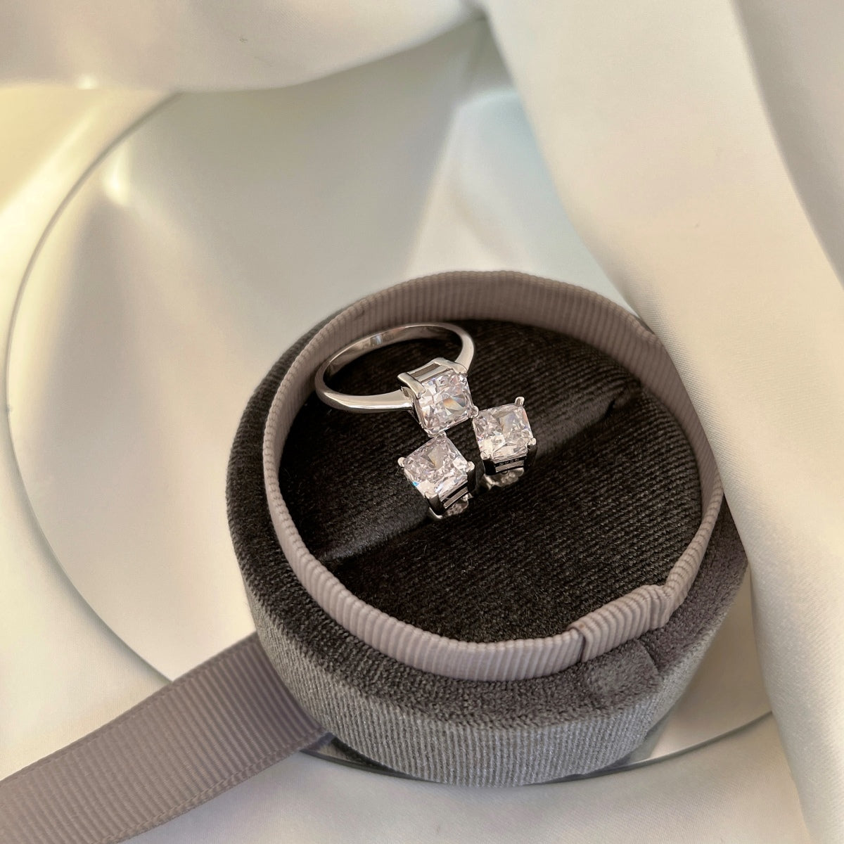 [Windsor Jewelry]1.0 Carat Radiant Princess Cut Wedding Earrings