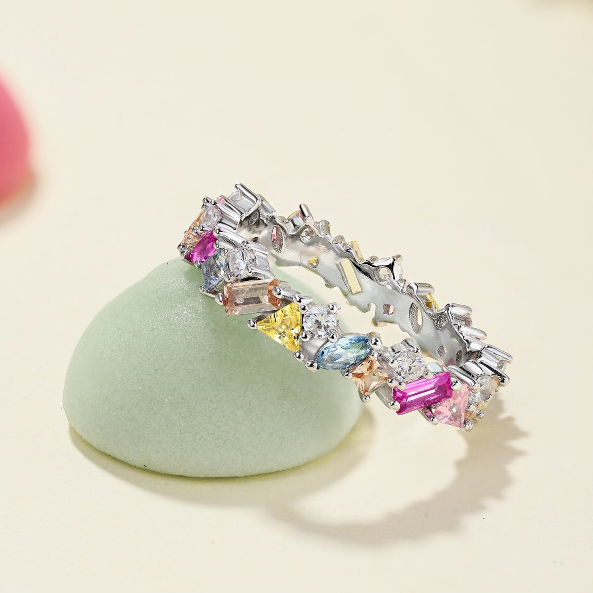 [Windsor Jewelry]Dazzling Polychromatic Multi cut Daily Ring