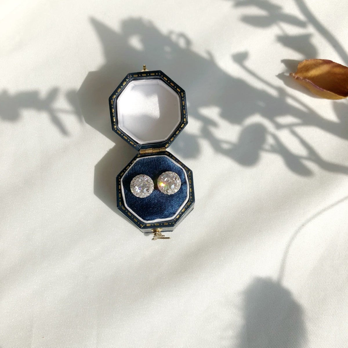 [Windsor Jewelry]Classic Princess Round Shape Earrings