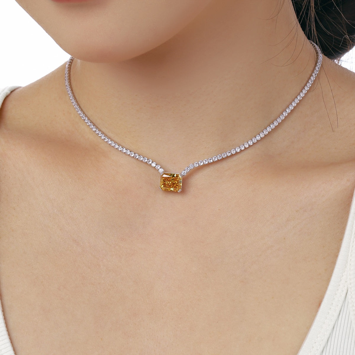 [Windsor Jewelry]4.0 Carat Elegant Radiant Cut Necklace