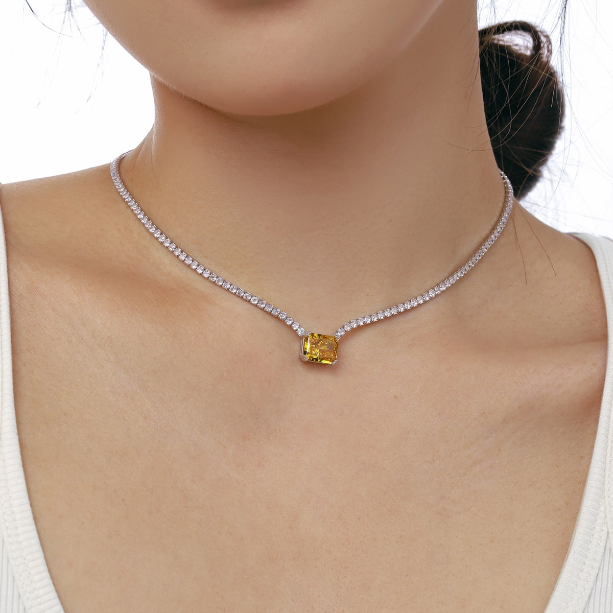 [Windsor Jewelry]4.0 Carat Elegant Radiant Cut Necklace
